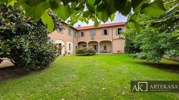 casa indipendente in vendita a Pombia