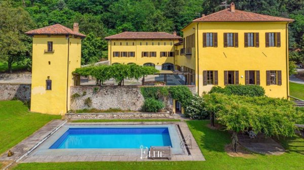 casa indipendente in vendita a Pombia