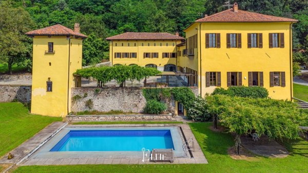 casa indipendente in vendita a Pombia