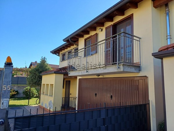 casa indipendente in vendita a Pombia