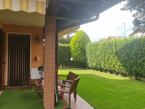 casa indipendente in vendita a Pombia