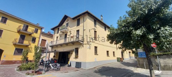 locale commerciale in vendita a Pombia