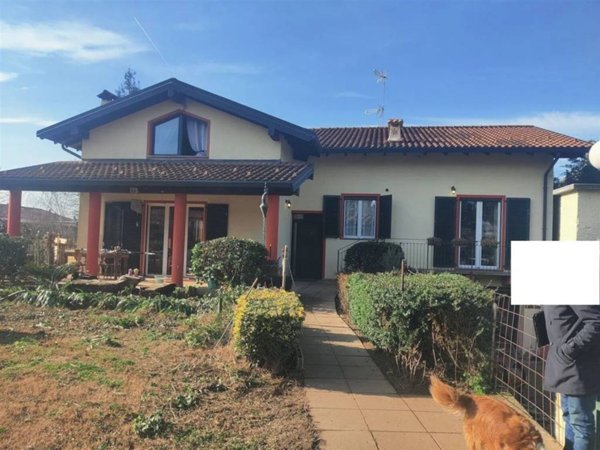 casa indipendente in vendita a Pombia