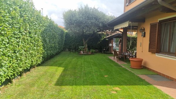 casa indipendente in vendita a Pombia