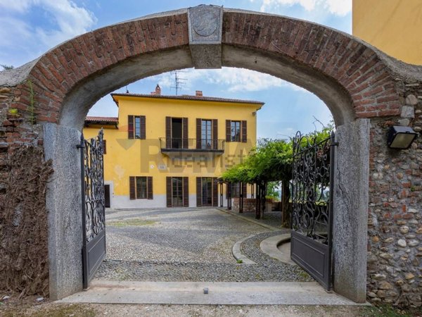 casa indipendente in vendita a Pombia