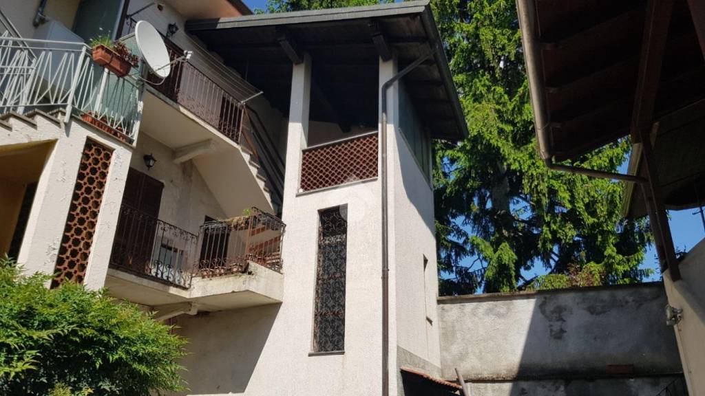 casa indipendente in vendita a Pombia