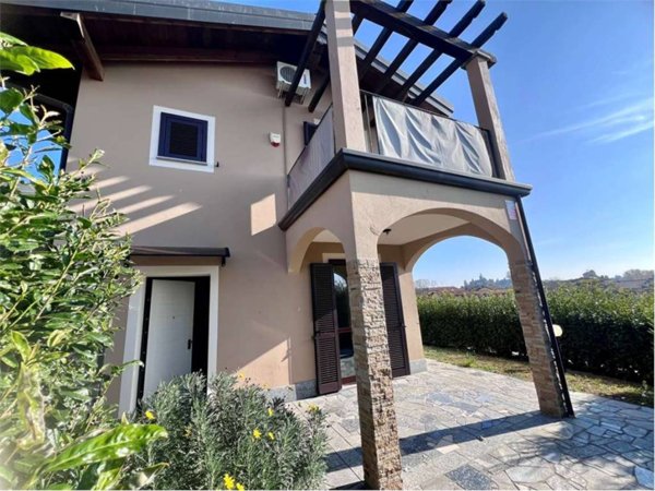 casa indipendente in vendita a Pombia