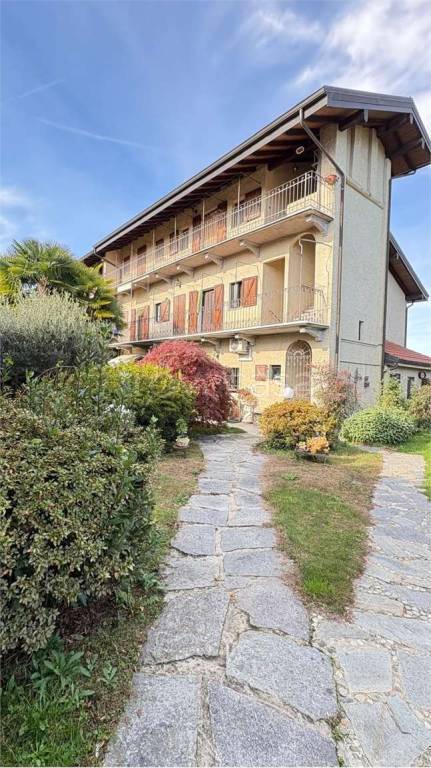 casa indipendente in vendita a Pombia