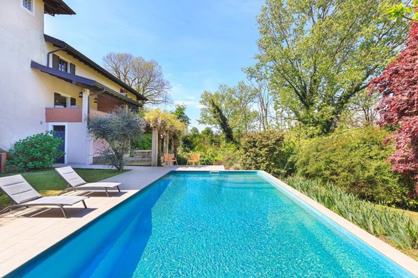 esavano in vendita a Pombia