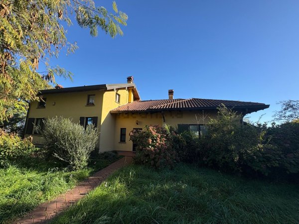casa indipendente in vendita a Pombia