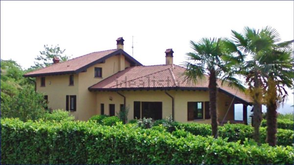 casa indipendente in vendita a Pombia