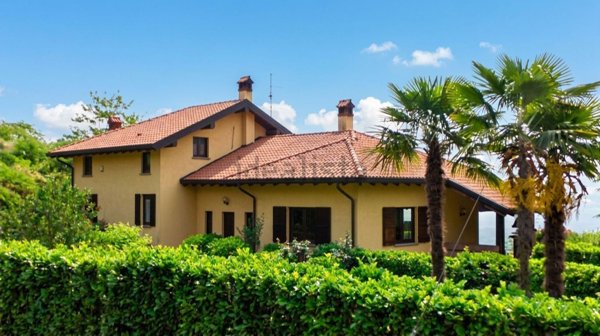 casa indipendente in vendita a Pombia