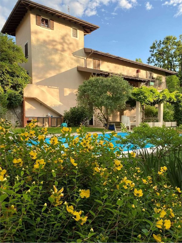 casa indipendente in vendita a Pombia