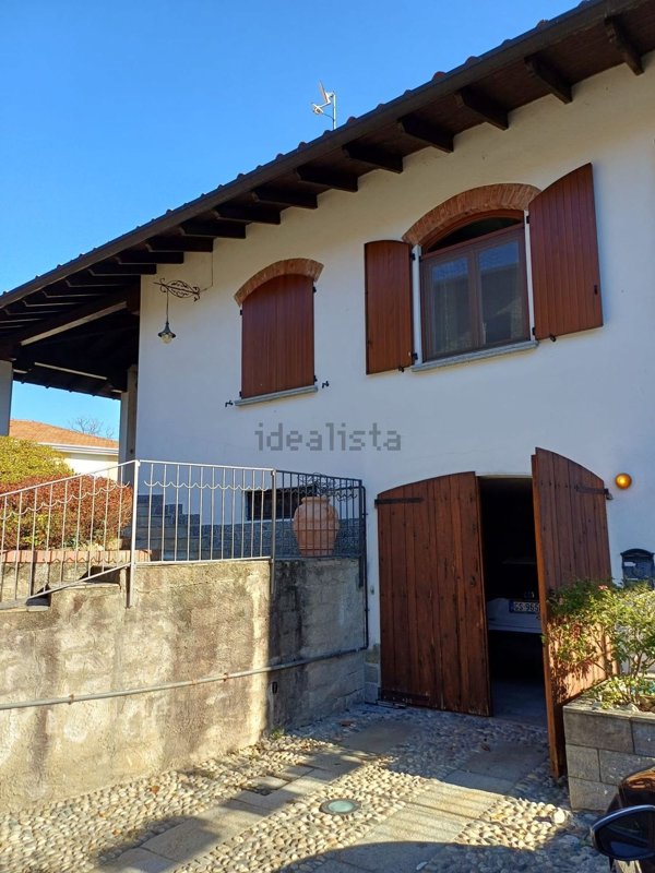 casa indipendente in vendita a Pombia