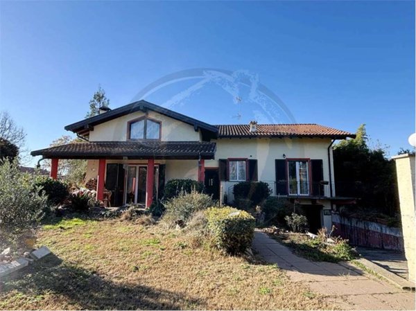 casa indipendente in vendita a Pombia