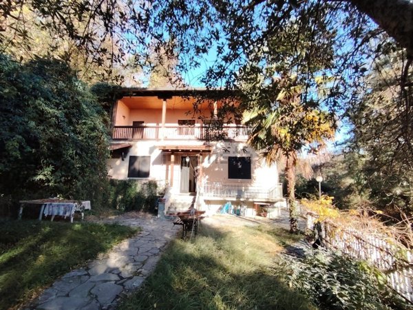 casa indipendente in vendita a Pombia