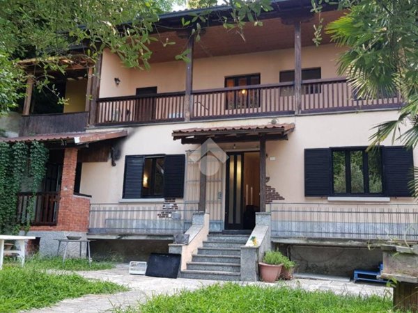 casa indipendente in vendita a Pombia