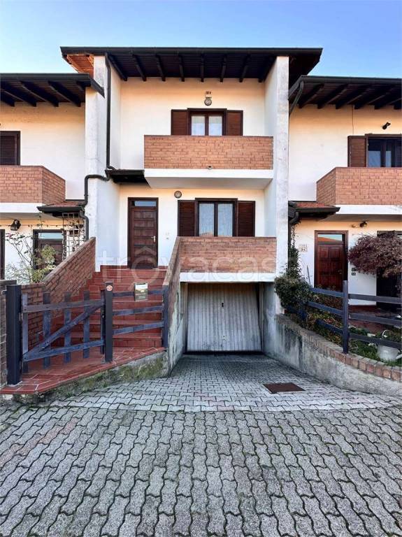 casa indipendente in vendita a Pombia