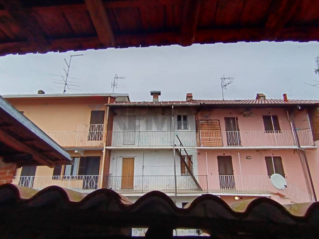 casa indipendente in vendita a Pombia