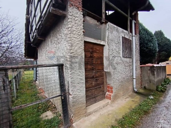 casa indipendente in vendita a Pombia