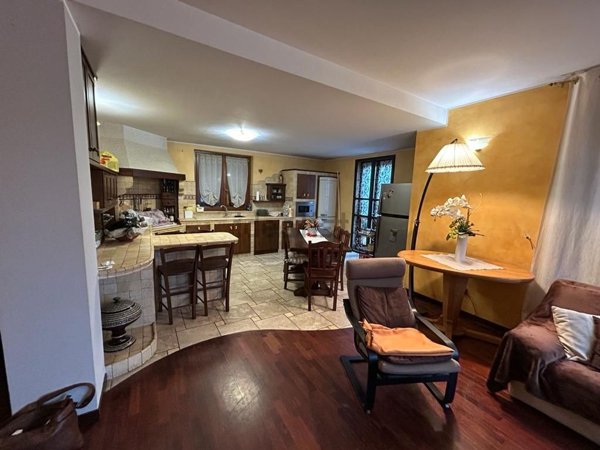 casa indipendente in vendita a Pombia