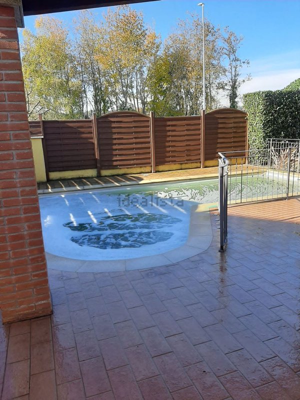 casa indipendente in vendita a Pombia