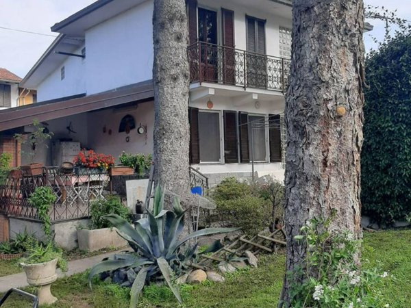 casa indipendente in vendita a Pombia