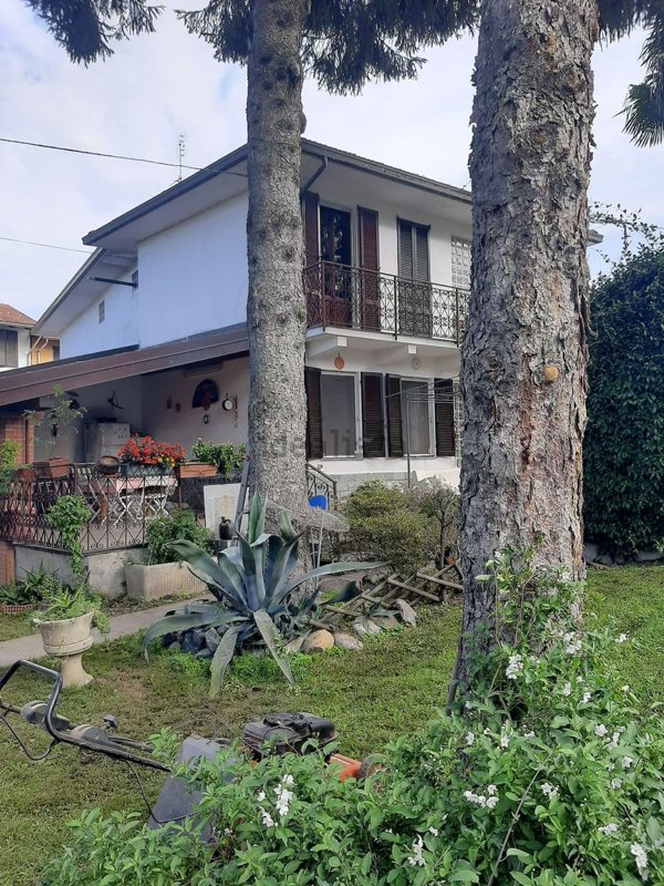 casa indipendente in vendita a Pombia