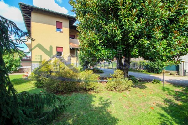 casa indipendente in vendita a Pombia