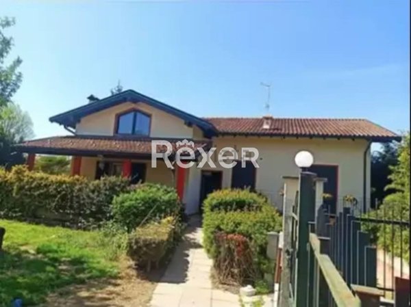 casa indipendente in vendita a Pombia