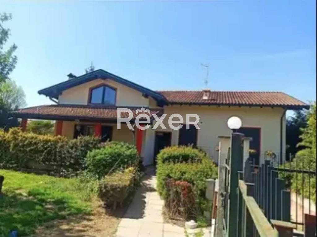 casa indipendente in vendita a Pombia