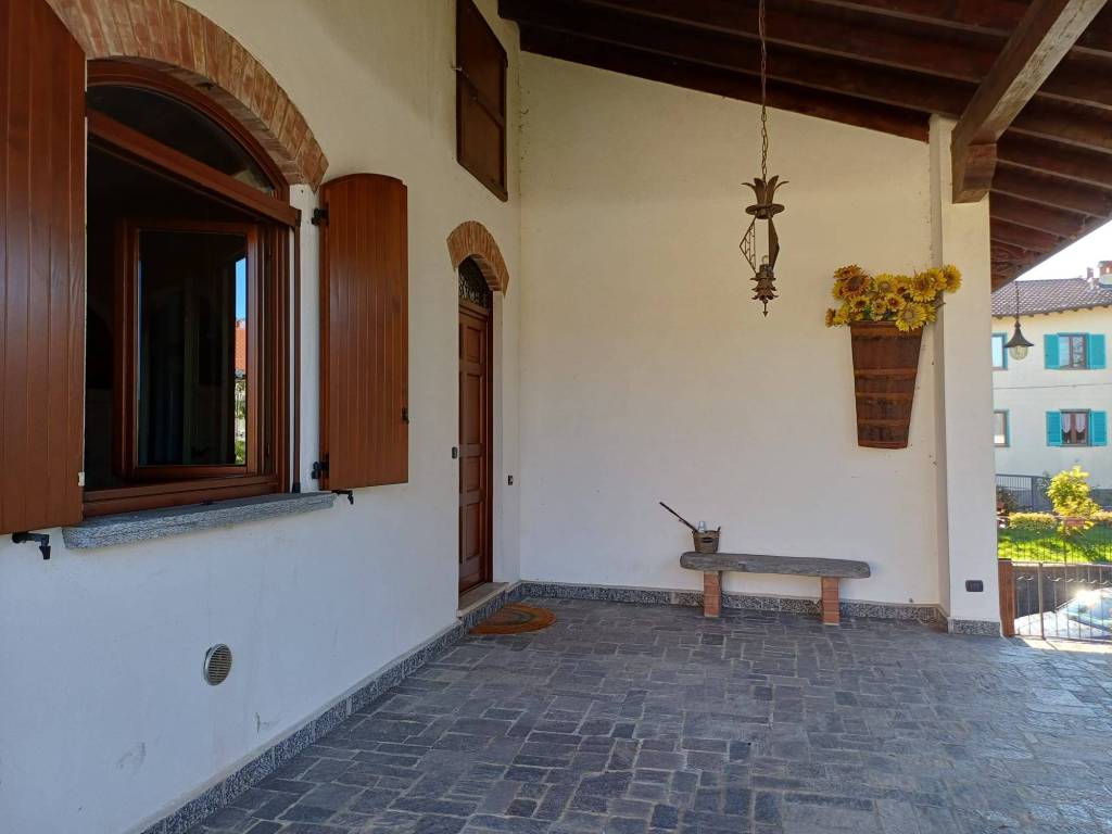 casa indipendente in vendita a Pombia