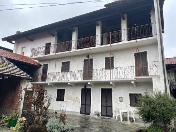 casa indipendente in vendita a Pombia