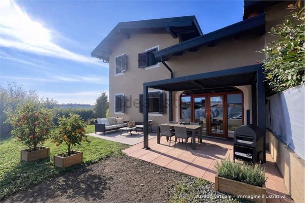 casa indipendente in vendita a Pombia