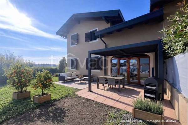 casa indipendente in vendita a Pombia