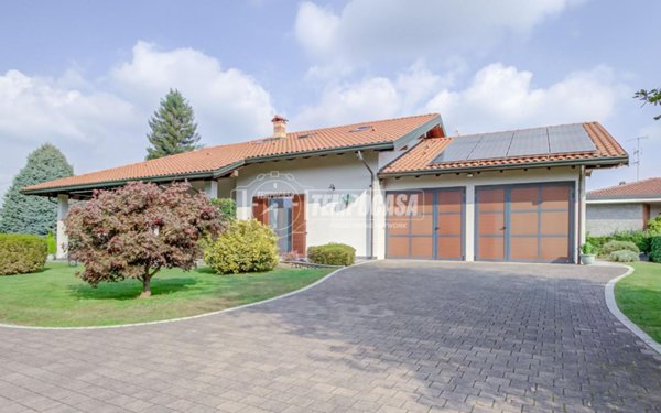 casa indipendente in vendita a Pombia