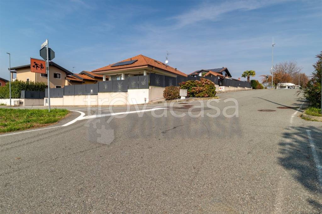 casa indipendente in vendita a Pombia