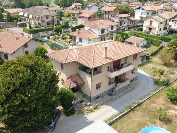 casa indipendente in vendita a Pombia