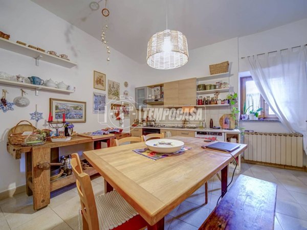 casa indipendente in vendita a Pombia