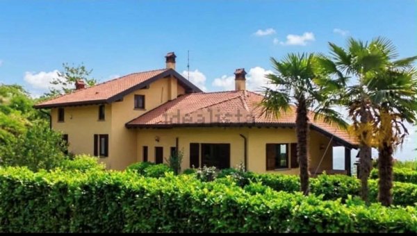 casa indipendente in vendita a Pombia