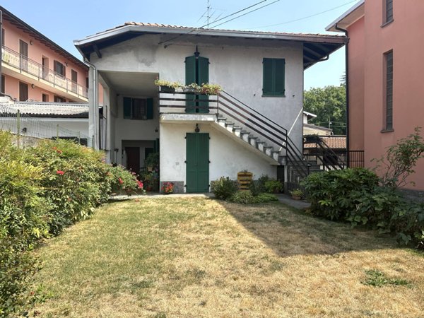 casa indipendente in vendita a Pombia