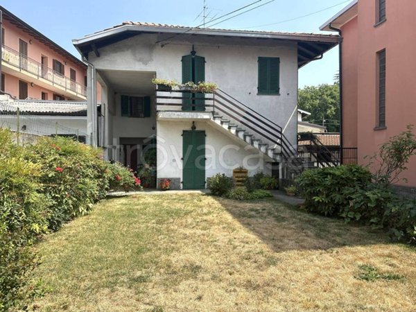 casa indipendente in vendita a Pombia