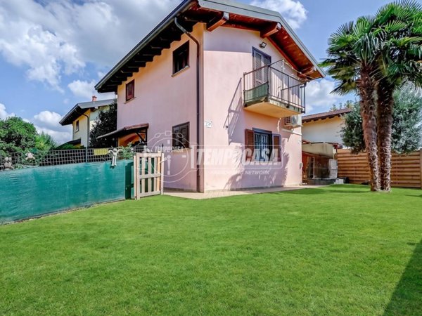 casa indipendente in vendita a Pombia
