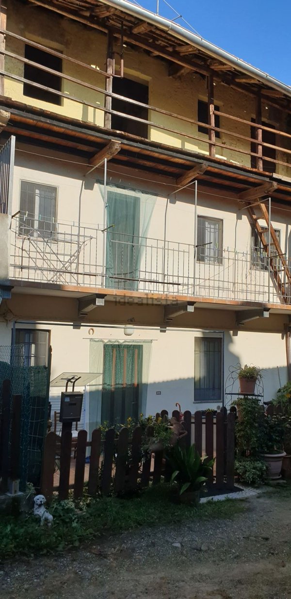 casa indipendente in vendita a Pombia
