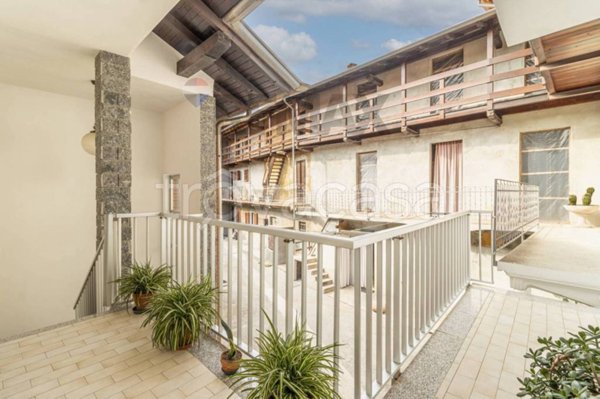 casa indipendente in vendita a Pombia