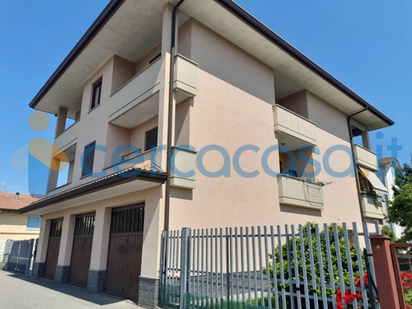 casa indipendente in vendita a Prato Sesia