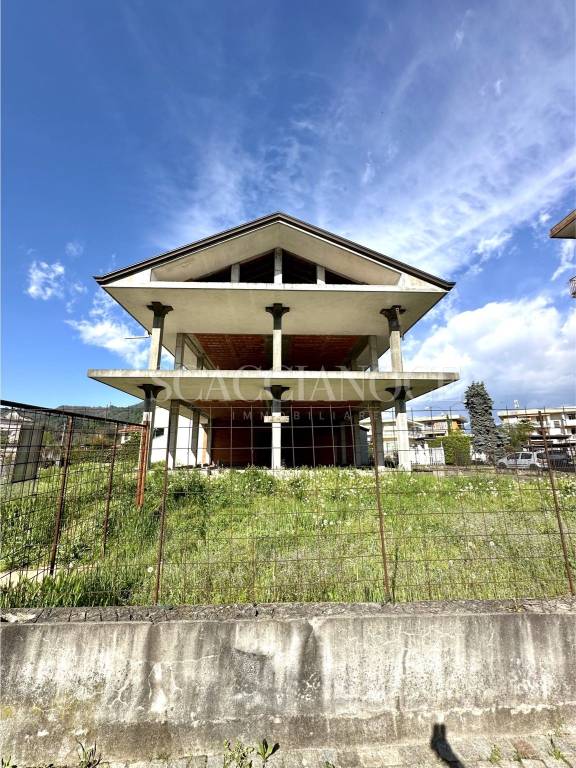 casa indipendente in vendita a Prato Sesia