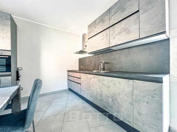 casa indipendente in vendita a Prato Sesia