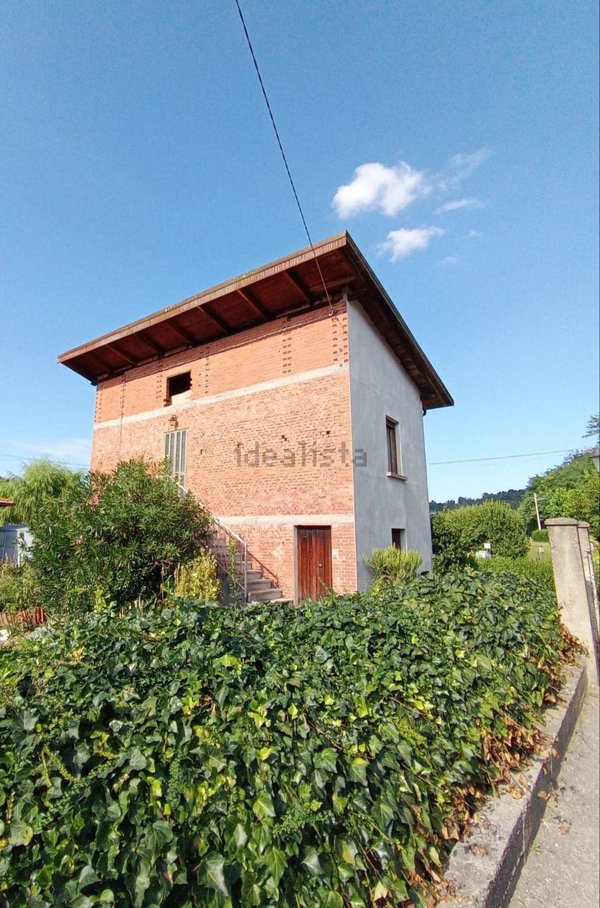 casa indipendente in vendita a Prato Sesia