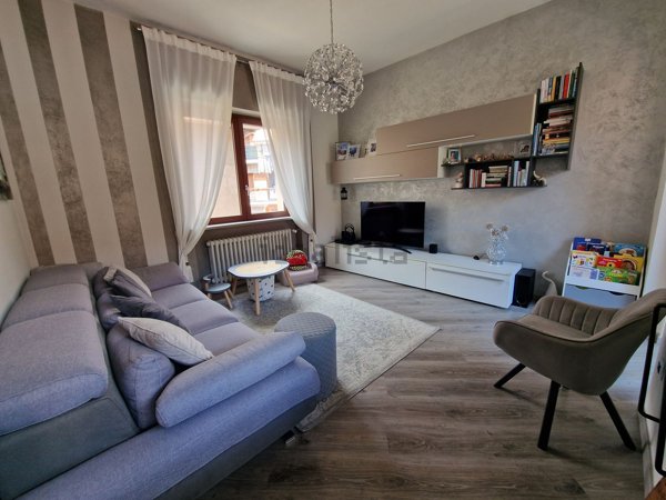 casa indipendente in vendita a Prato Sesia